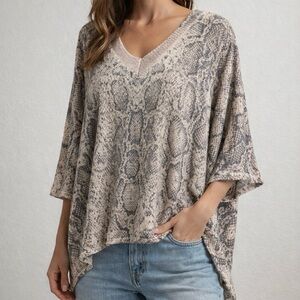 POL Neutral Snake-Print V-Neck Tunic Top
